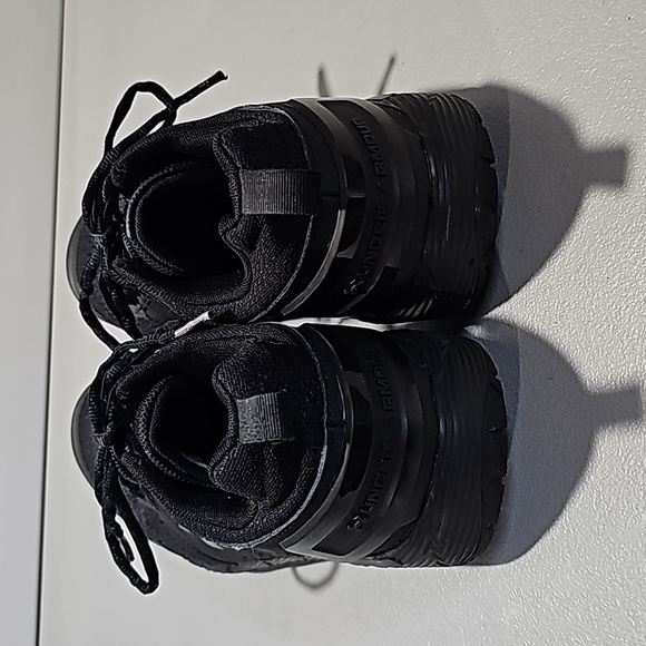 Under armour black size 10.5 athletic shoes - Picture 4 of 6